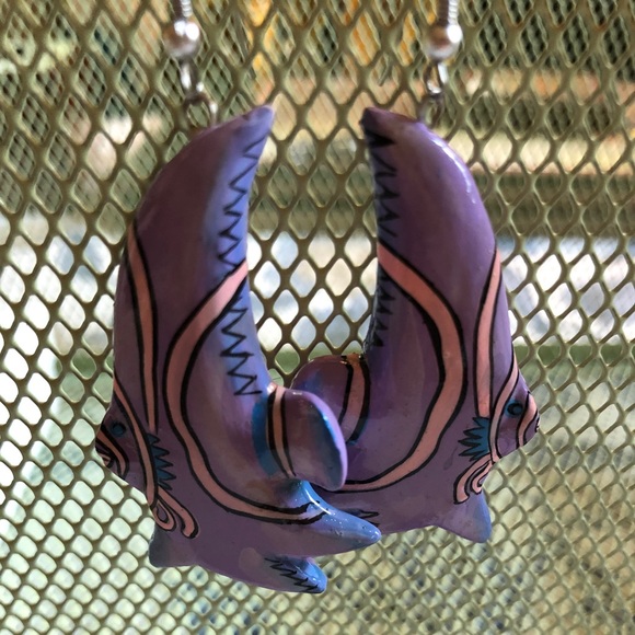 Funky fish lightweight dangle earrings purple - Picture 7 of 7